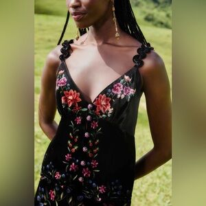 Farm Rio: Black Belle Garden Scallop
Sleeveless Top